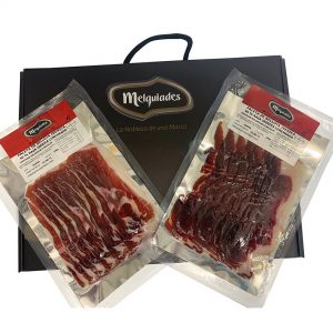 Jamón de Cebo Ibérico Raza Ibérica 50% con una curación mínima de 28 meses, certificado por Certicar para la norma de calidad del cerdo ibérico presentado entero con pata o cortado a cuchillo y envasado al vacío en sobres de 100 gr. cada uno (Total: 32 sobres) Peso aproximado: De 8,5 a 9 Kg *Precio por unidad.